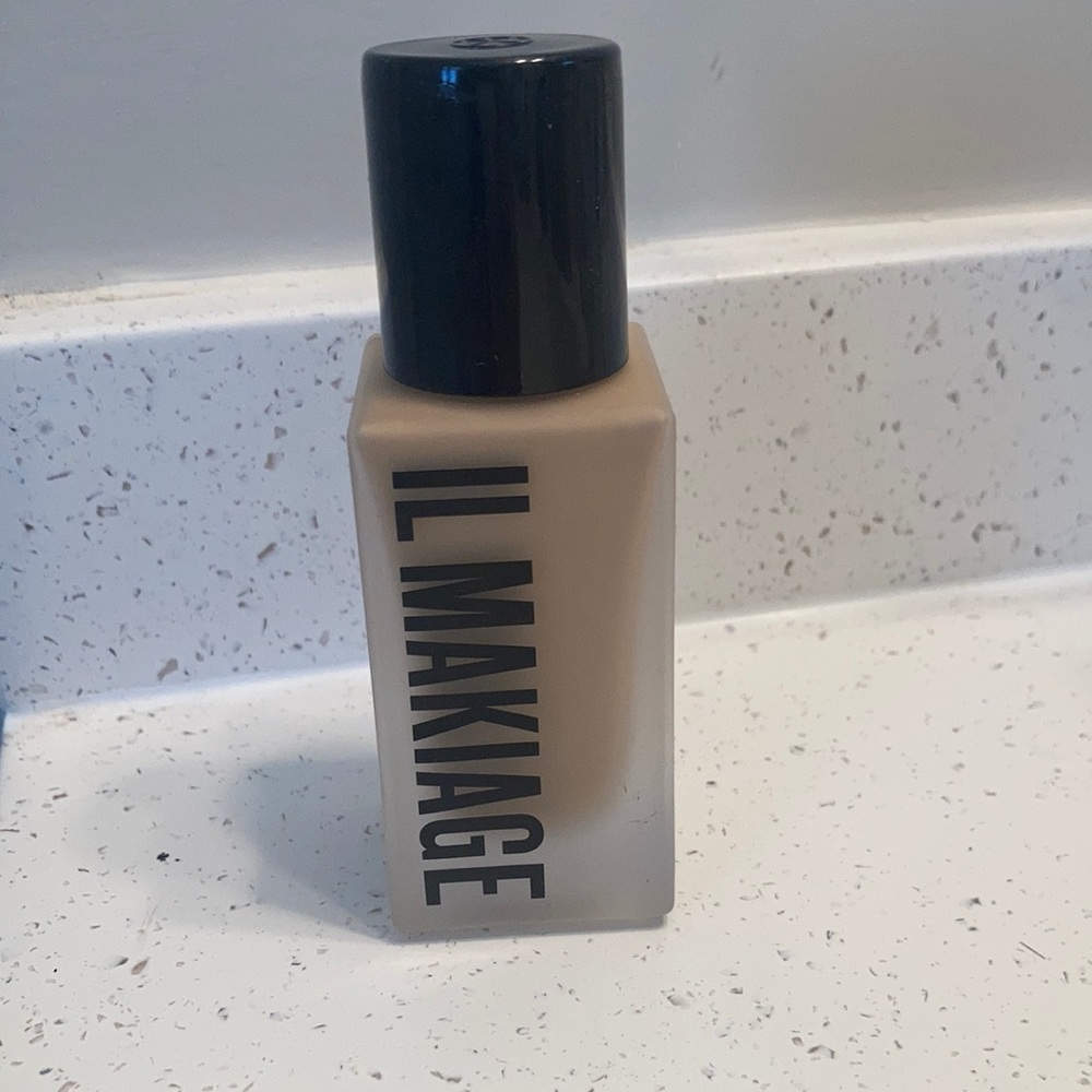 IL MAKIAGE WOKE UP LIKE THIS FLAWLESS FOUNDATION.  #60.